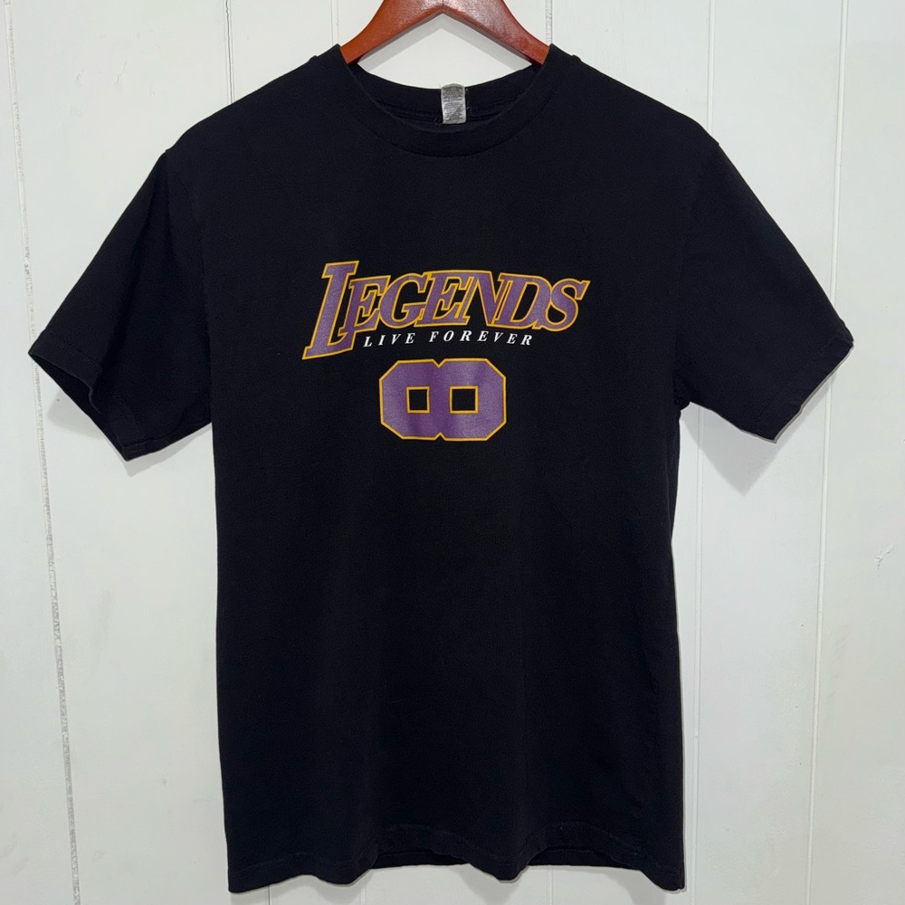 Lakers Kobe Bryant Legends Live Forever Remembrance T-Shirt Mens M